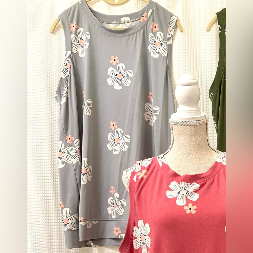 GRAY soft flower print tank top, size 2 XL
